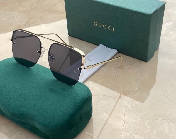 GUCCI_SQUARE_GOLDBLACK