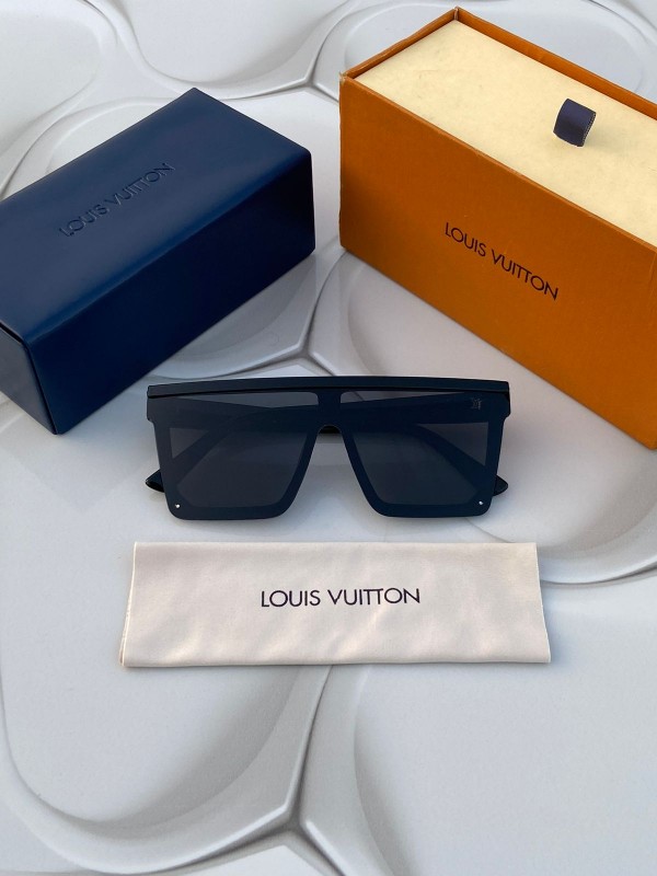 LOUIS_VUITTON_GURU_FULLBLACK