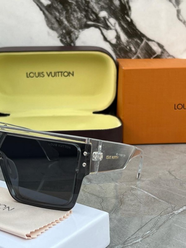 LOUIS_VUITTON_WAIMEAL_TRANSPARENT BLACK