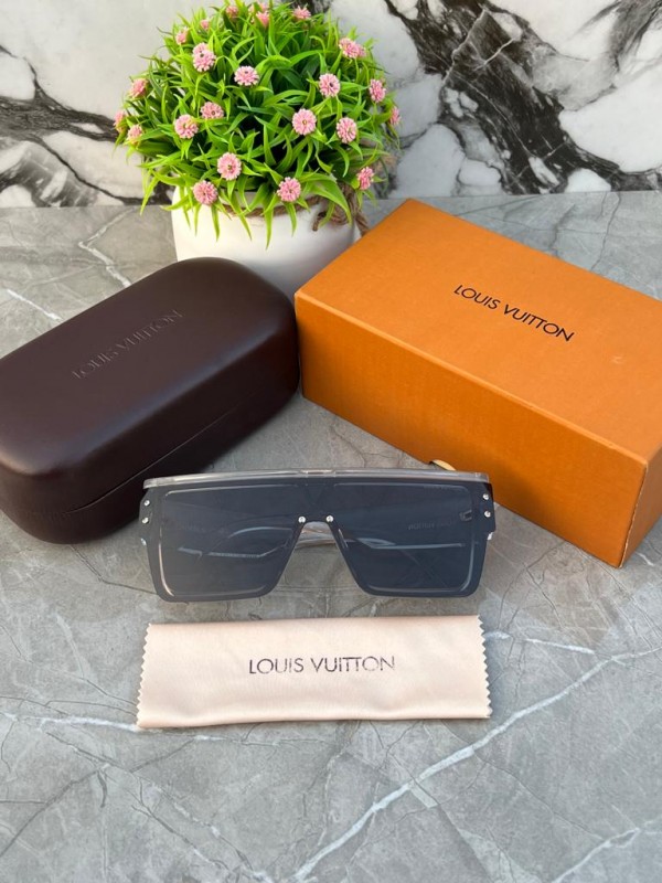 LOUIS_VUITTON_WAIMEAL_TRANSPARENT BLACK