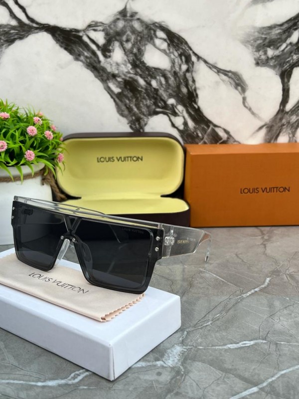 LOUIS_VUITTON_WAIMEAL_TRANSPARENT BLACK