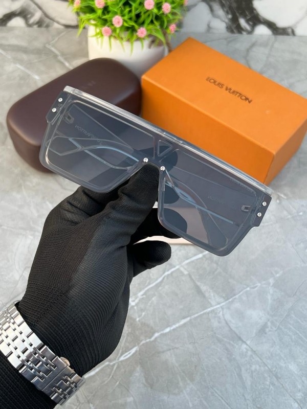 LOUIS_VUITTON_WAIMEAL_TRANSPARENT BLACK