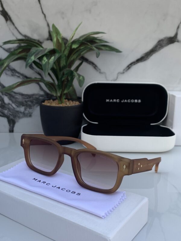 MARC JACOBS 3410 BROWN