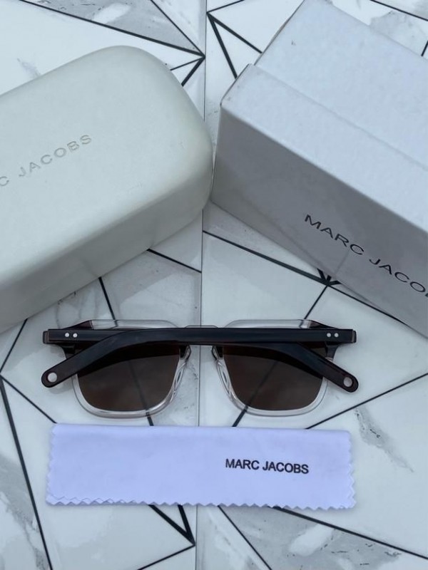 MARC JACOBS SMALL BROWN