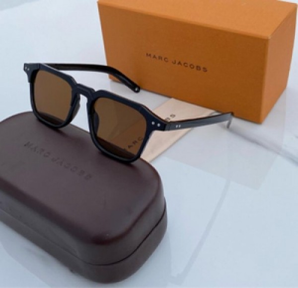 MARC JACOBS SMALL BROWN