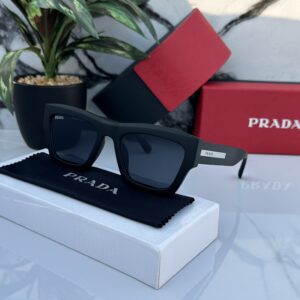 PRADA_05_FULLBLACK