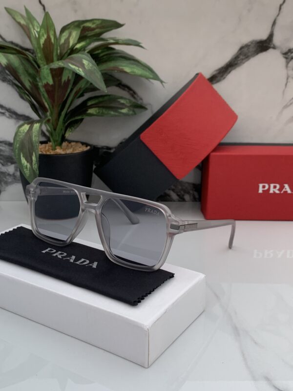 PRADA_20_GREY