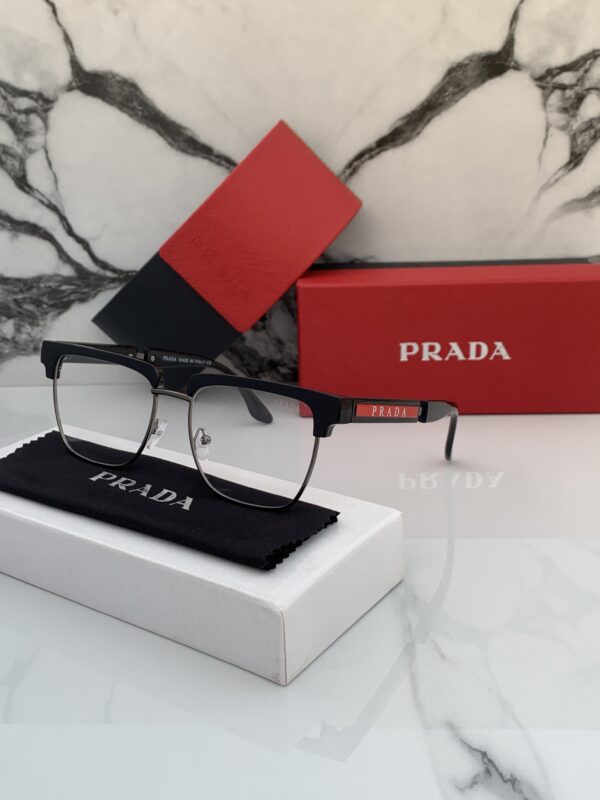 PRADA_CLUB_BLACK_PLANO