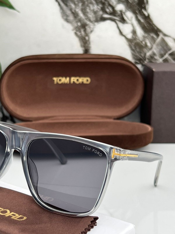 TOMFORD 602 GREY BLACK